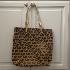 Women’s Michael Kors Purse / Tote.